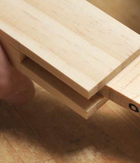 Detalle de ensamblaje de tableros de madera de roble